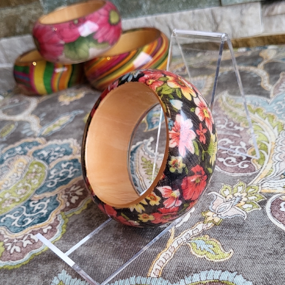 Vintage Floral Lucite Bangle Bracelet
